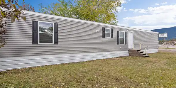 809 9th Street W