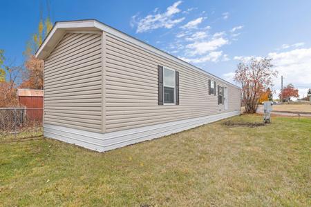 809 9th Street W