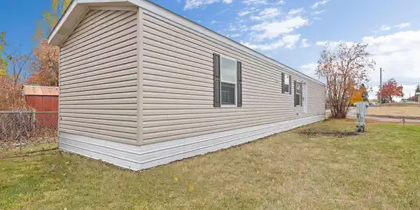 809 9th Street W