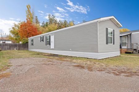 809 9th Street W
