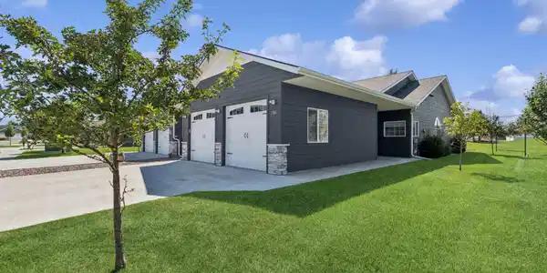 284 W Nicklaus Avenue