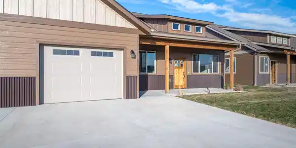 518 Racetrack Trail