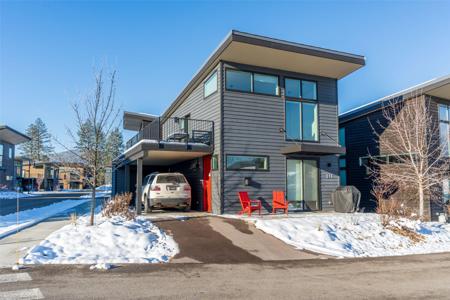 215 Boulders Road