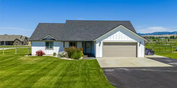 870 Chieftain Court