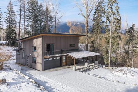 424 Old Highway 2 E