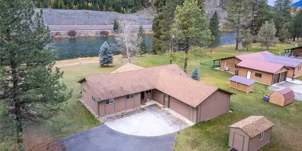 6727 Kootenai River Road Road
