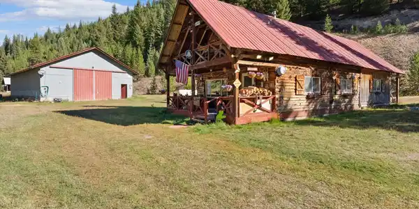 151 & 153 Wapiti Wallow Way