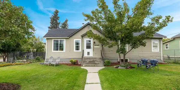 1045 8th Street W