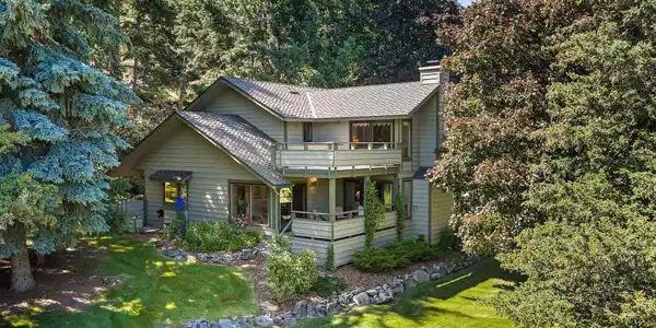 147 Golf Terrace