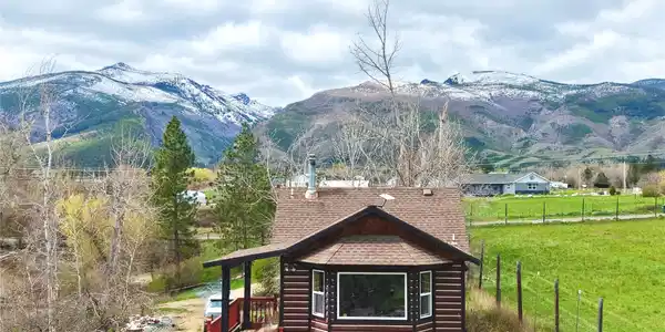 1052 Cherry Orchard Loop