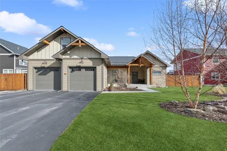 31 Mackinaw Way
