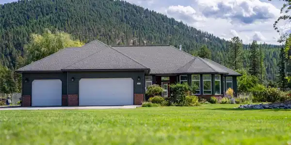 142 Edgewater Drive
