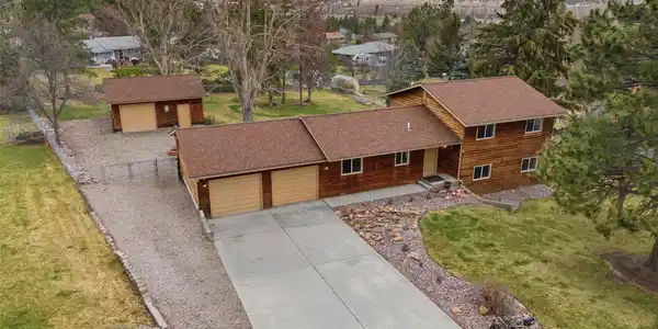 6135 April Lane