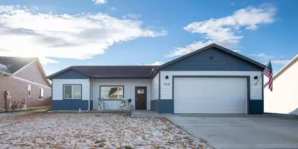 180 Meadow View Loop