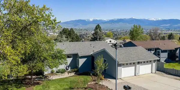 2240 E Vista Drive