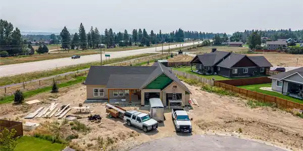 5213 Bronco Court