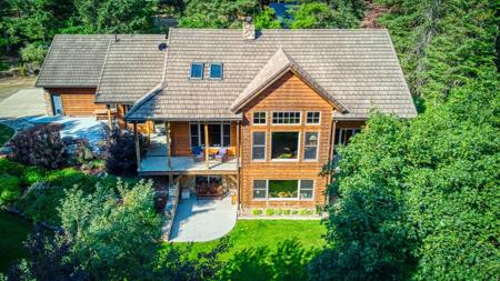 40 Golden Pond Drive