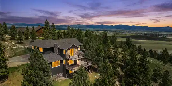 30 Meadowgrass Road