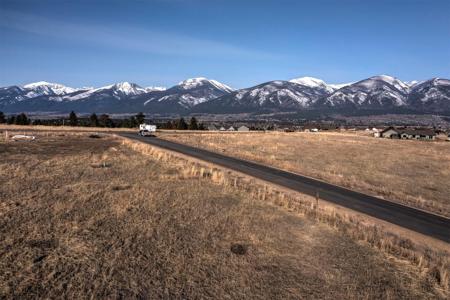 890 Sandhill Loop
