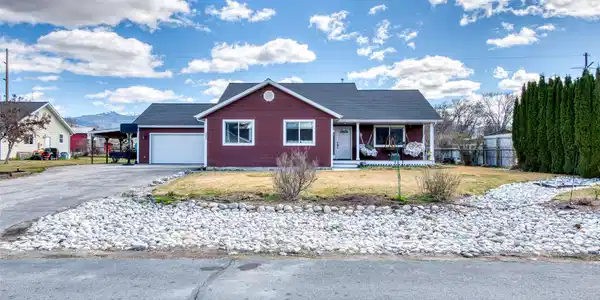 1084 Centennial Lane