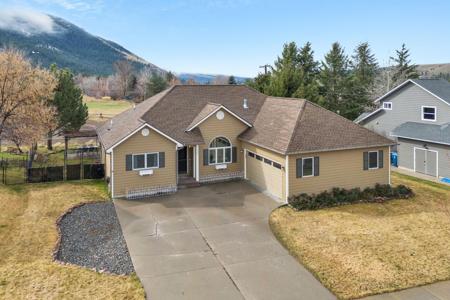 1521 Rattlesnake Court