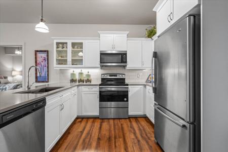 100 Woodlands Way