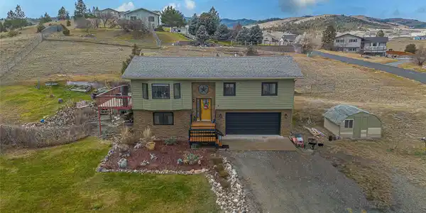 9 Hilltop Drive