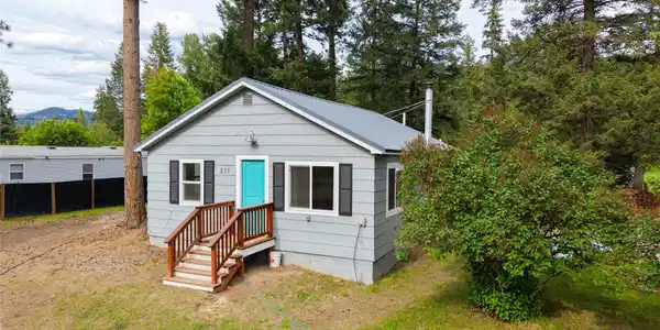 211 Autumn Road