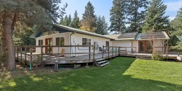 1627 Foothill Road