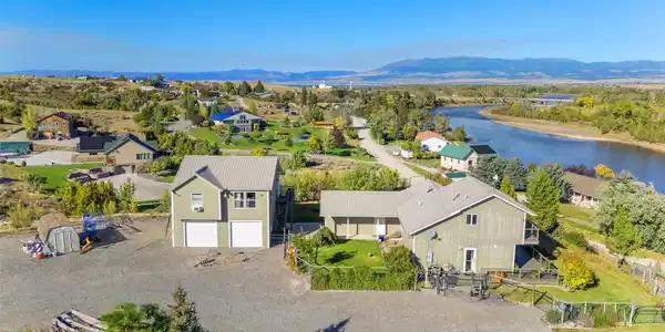 84 River Road
