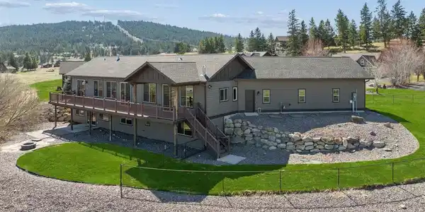111 Double Eagle Court