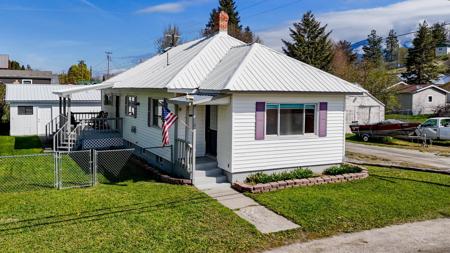 119 4th Street E