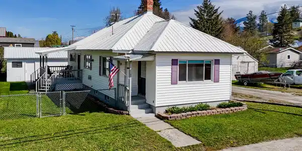 119 4th Street E