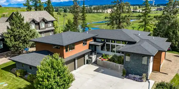 229 Arbour Drive E