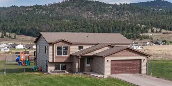 83 Dolphin Drive