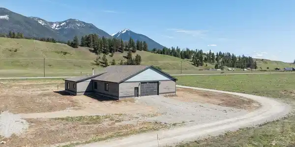 22 Moraine Drive N