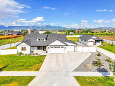 915 Stewart Loop