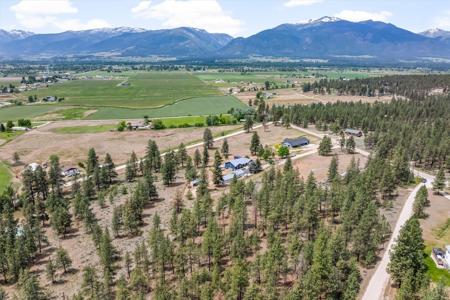 2813 Pine Lakes Court