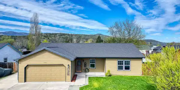 1401 Klondyke Loop
