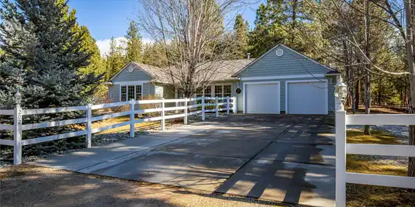 202 E Pine Court