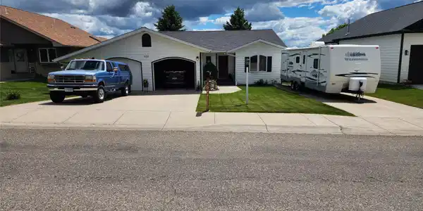 1022 Valley View Drive