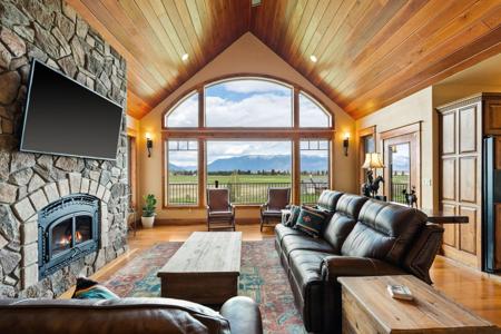 3503 Longwood Drive