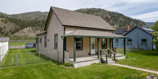 9504 Hwy 200 E
