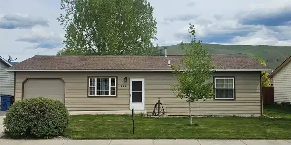 424 Lakeside Drive