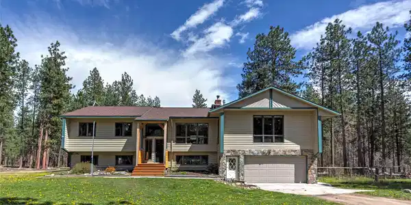 4020 Wakantanka Way