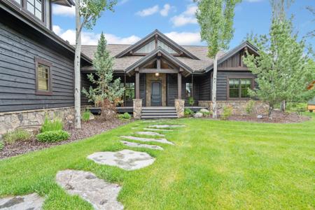 3010 River Lakes Drive