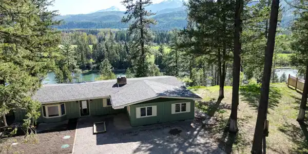 1497 Kootenai River Road