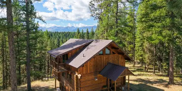 690 Swanland Drive