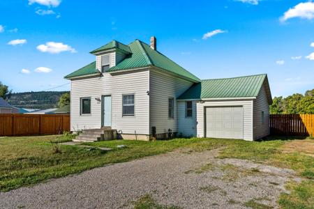 1010 8th Avenue W