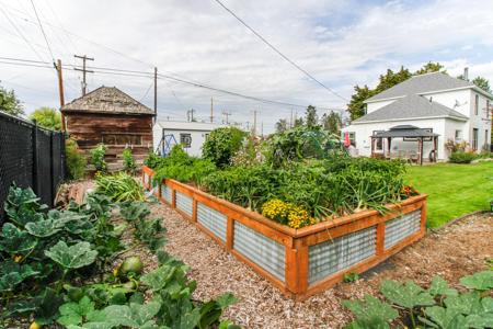 4 Woodland Avenue